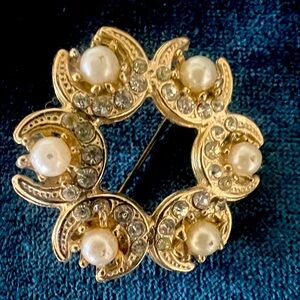 Vintage costume brooch